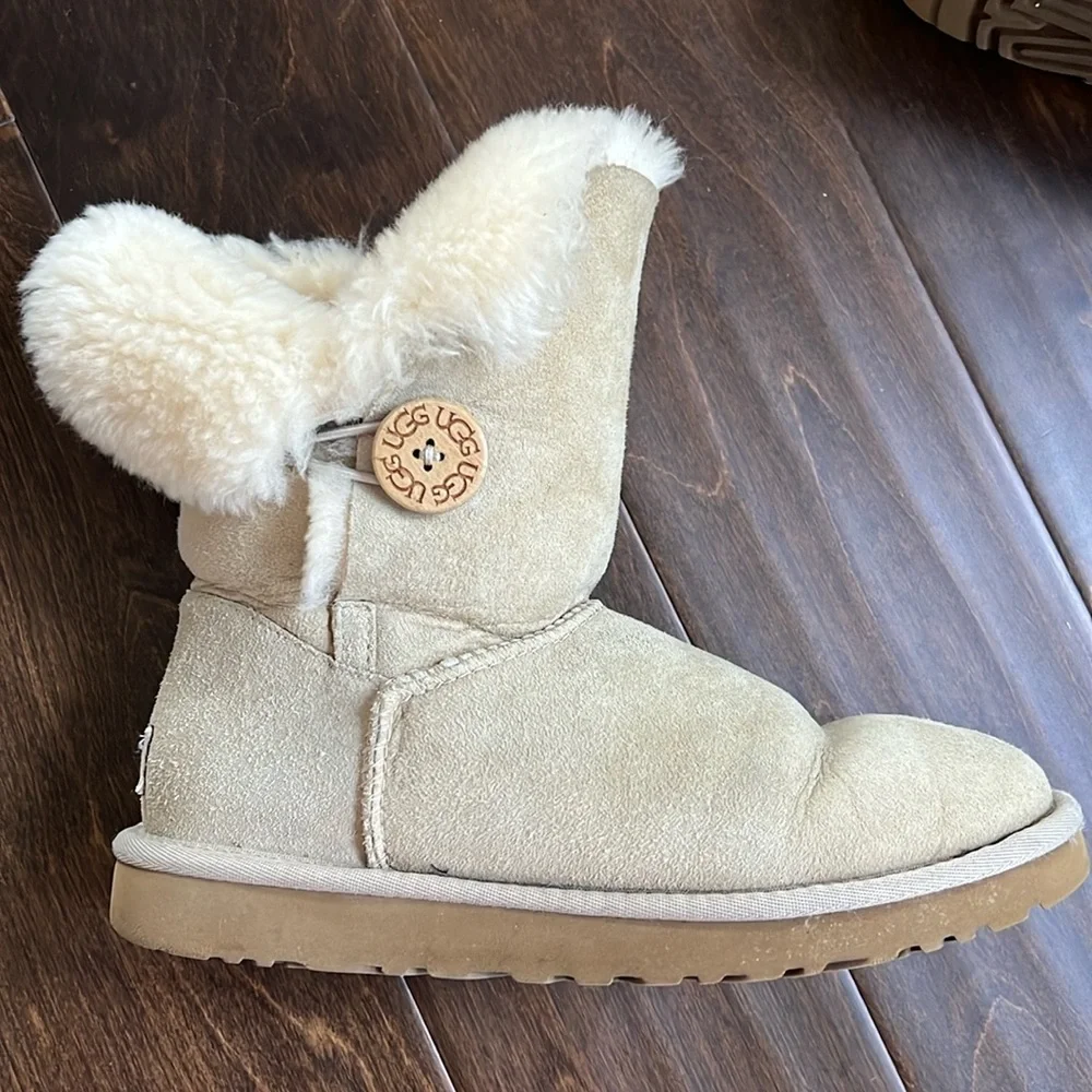 Ugh boots - Picture 2 of 3